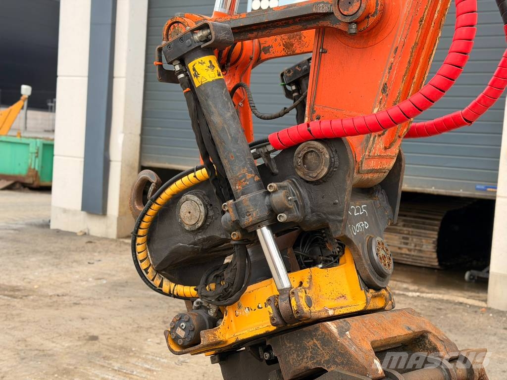 Hitachi ZX 225 USR Engcon EC226 Telakaivukoneet