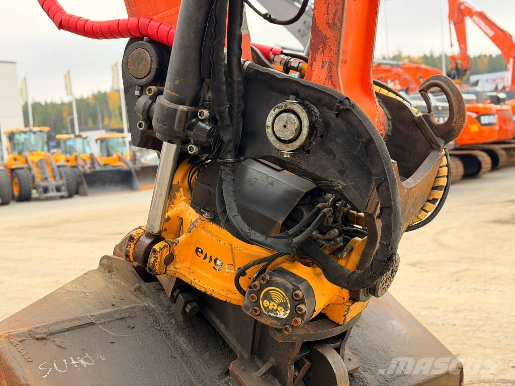 Hitachi ZX 225 USR Engcon EC226 Telakaivukoneet
