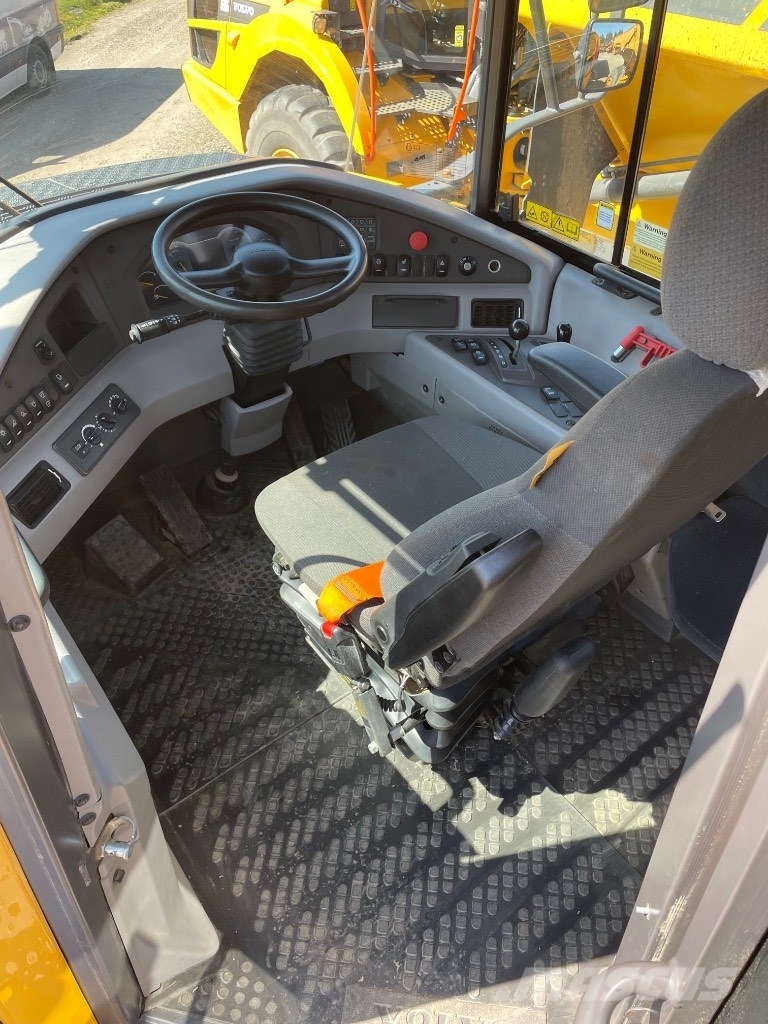 Volvo A30G アーティキュレート式ダンプトラック