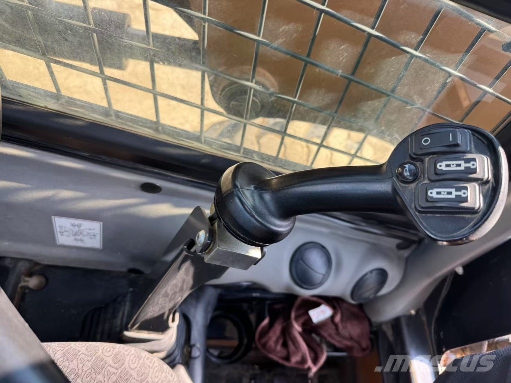 CASE SR 175 Skid steer mini nakladalci