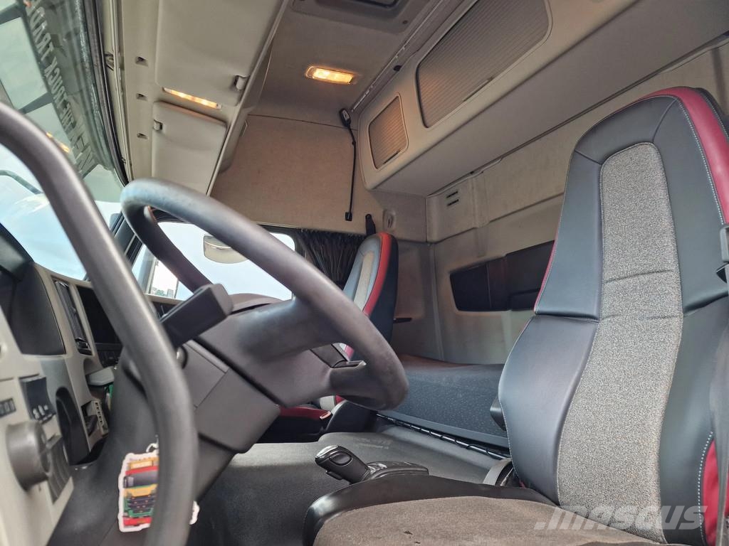 Volvo FM 13.500 Globetrotter 8x4*4 - Cable system / 3 si Camiones elevadores de gancho