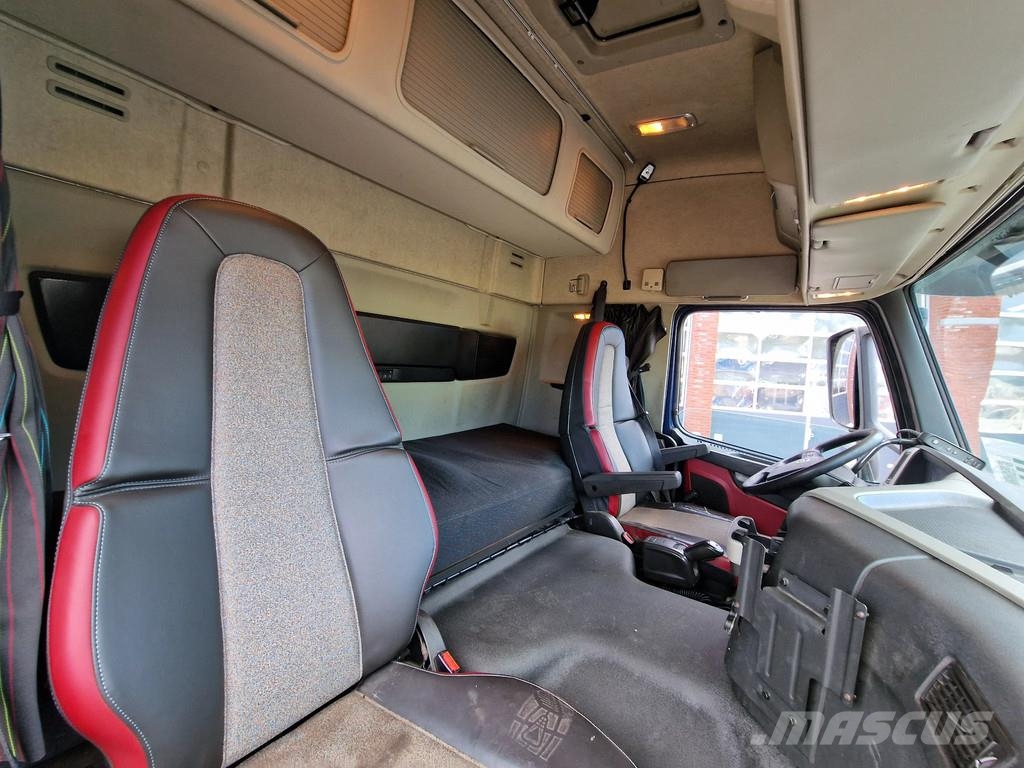 Volvo FM 13.500 Globetrotter 8x4*4 - Cable system / 3 si Camiones elevadores de gancho