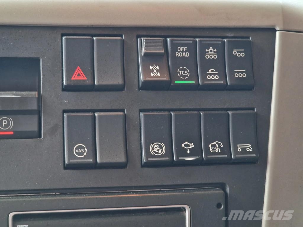 Volvo FM 13.500 Globetrotter 8x4*4 - Cable system / 3 si Camiones elevadores de gancho