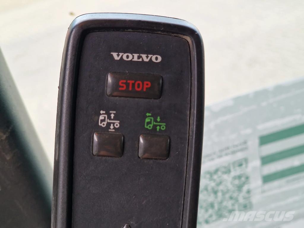 Volvo FM 13.500 Globetrotter 8x4*4 - Cable system / 3 si Camiones elevadores de gancho