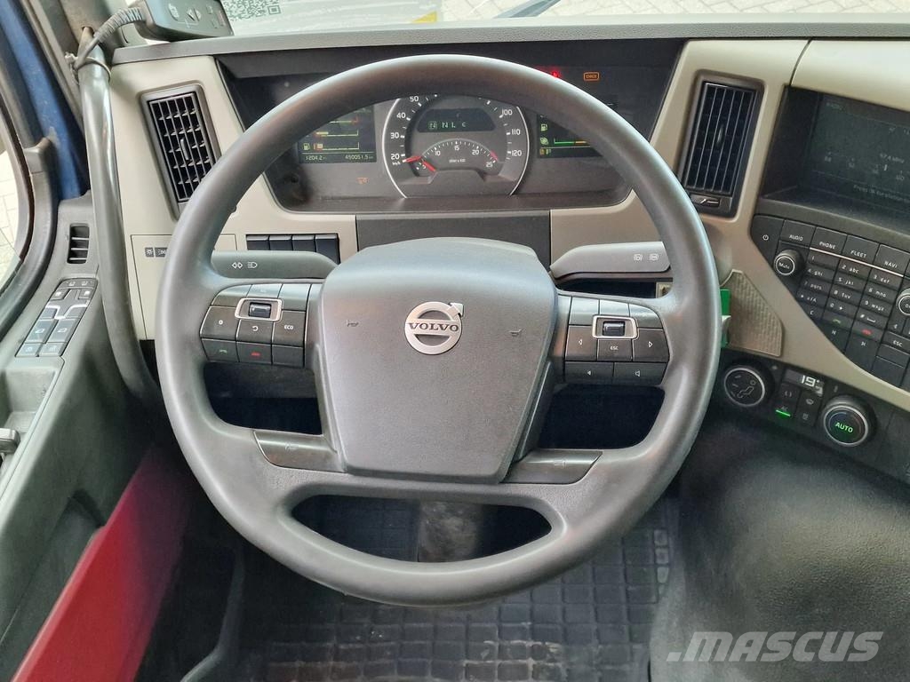 Volvo FM 13.500 Globetrotter 8x4*4 - Cable system / 3 si Camiones elevadores de gancho