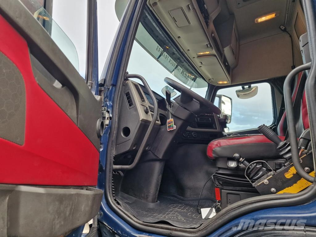 Volvo FM 13.500 Globetrotter 8x4*4 - Cable system / 3 si Camiones elevadores de gancho