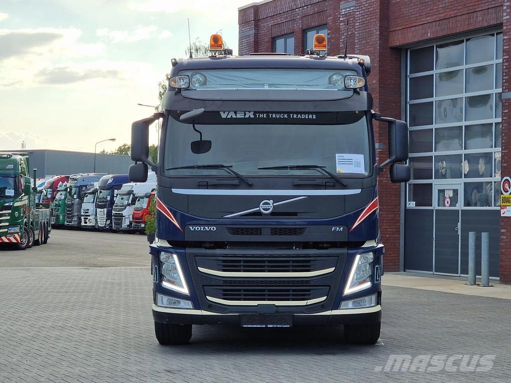 Volvo FM 13.500 Globetrotter 8x4*4 - Cable system / 3 si Camiones elevadores de gancho