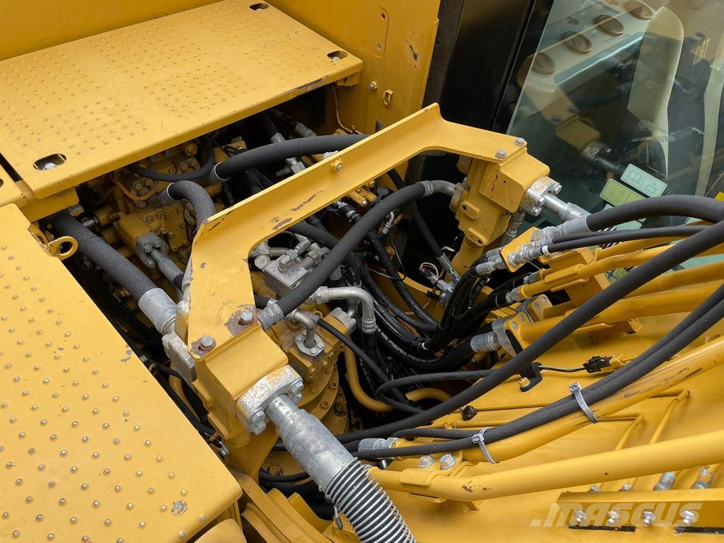 CAT 320FL 대형 굴삭기 29톤 이상