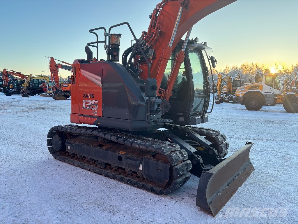 Hitachi ZX 135 US-7 /Demokone, Huippu varusteet, Stage V حفارات زحافة