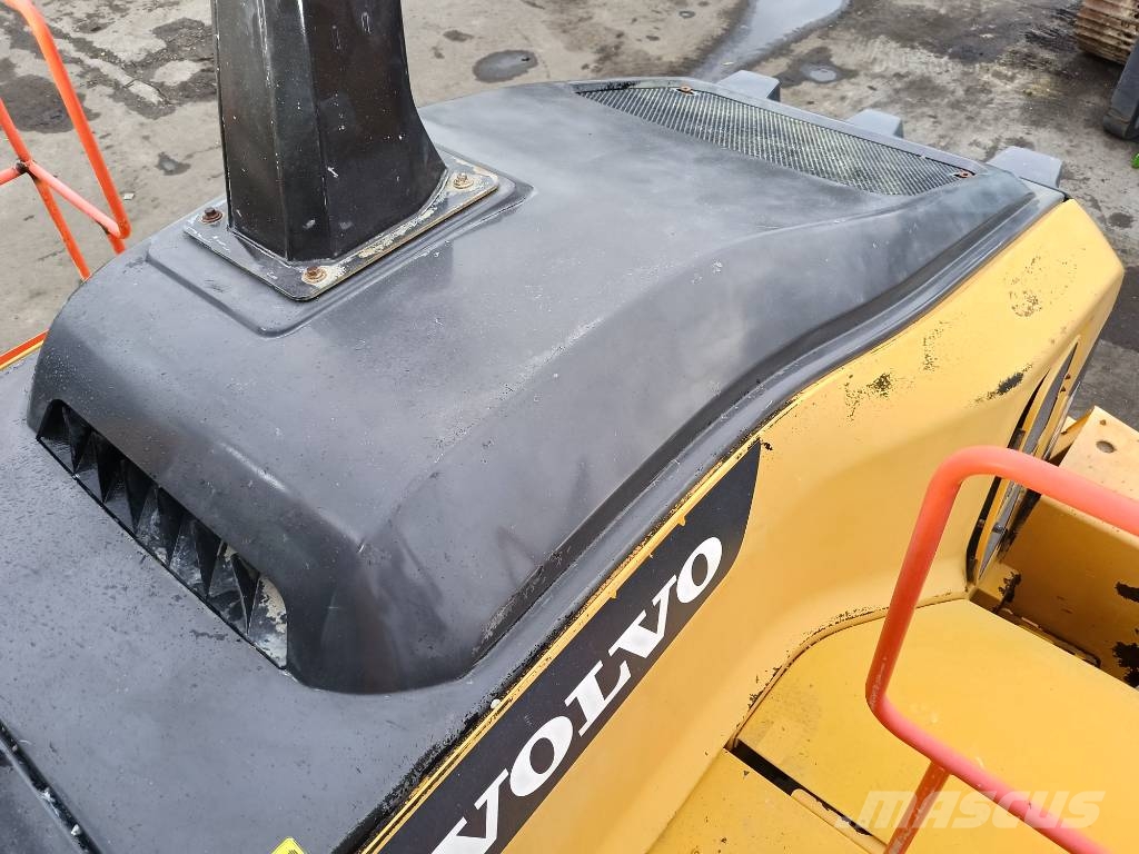 Volvo L 220 H shovel wiellader loader Kolesni nakladalci