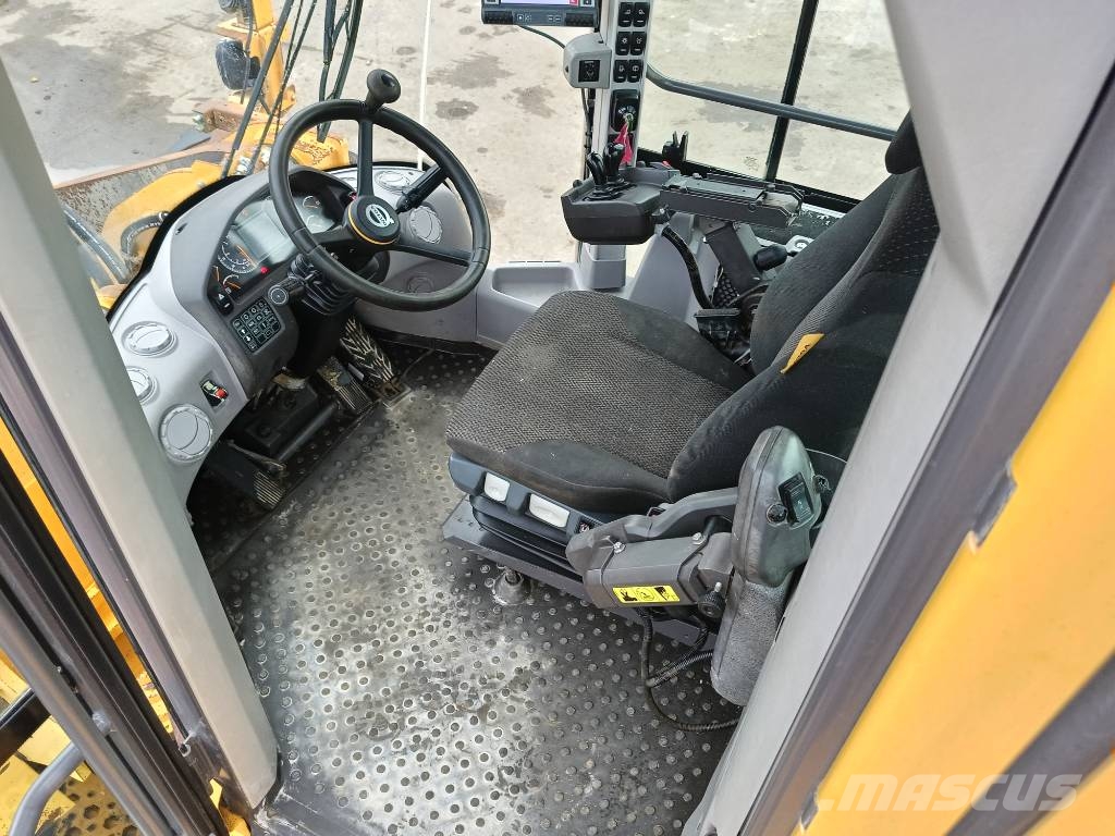 Volvo L 220 H shovel wiellader loader Kolesni nakladalci