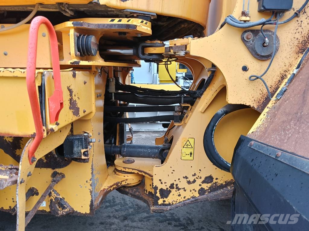 Volvo L 220 H shovel wiellader loader Kolesni nakladalci