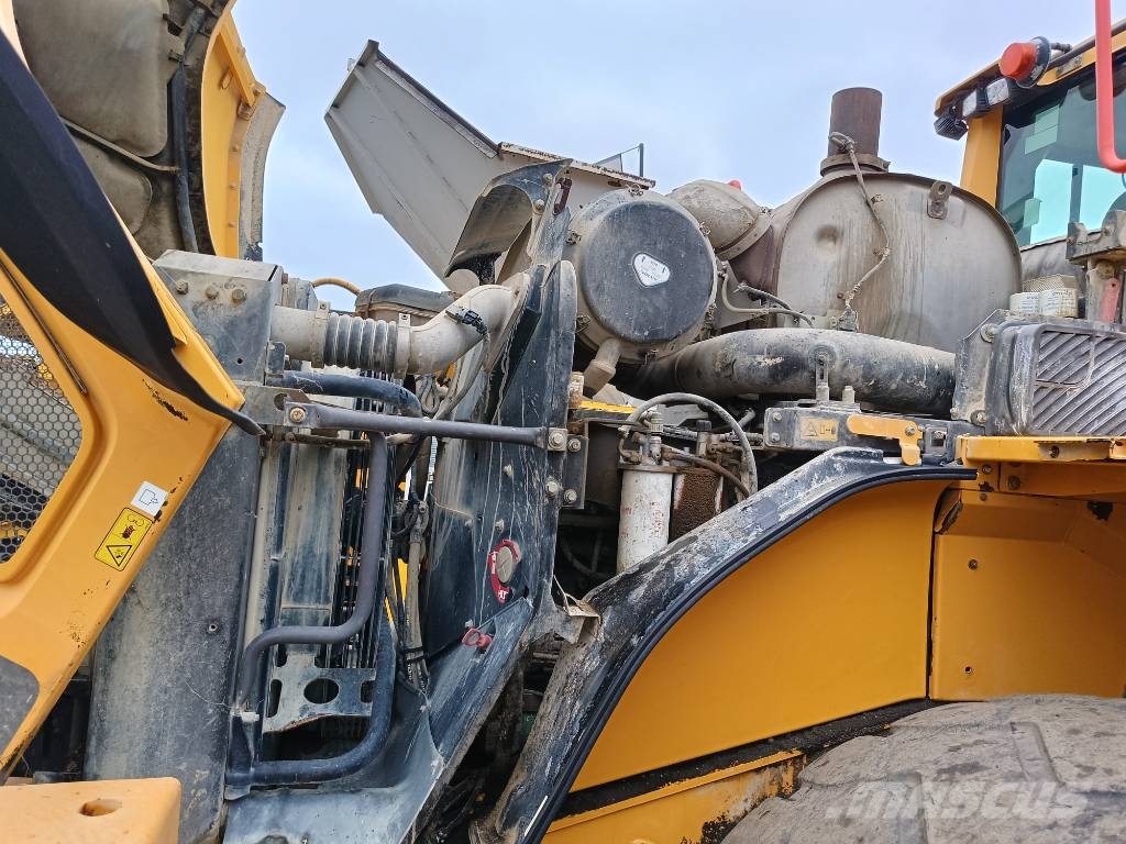 Volvo L 220 H shovel wiellader loader Kolesni nakladalci