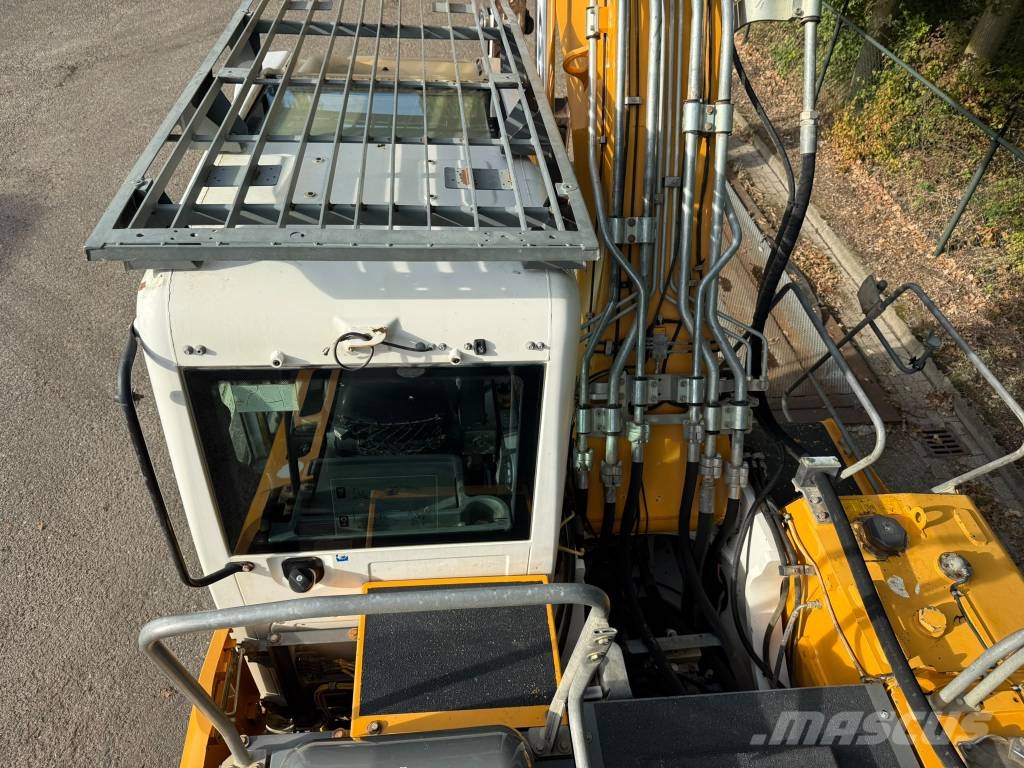 Liebherr R 924 LC Roomikekskavaatorid