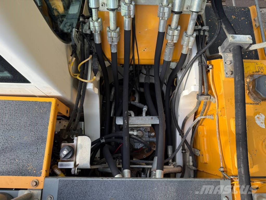 Liebherr R 924 LC Roomikekskavaatorid