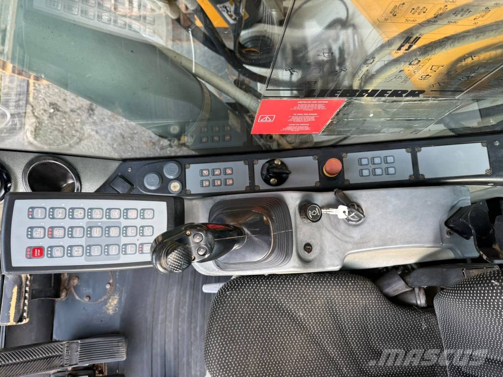 Liebherr R 924 LC Roomikekskavaatorid