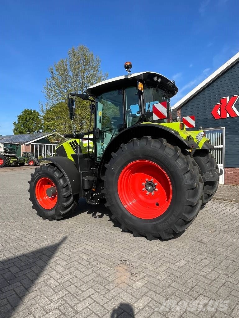 CLAAS Arion 530 Cis+ C-matic Traktori