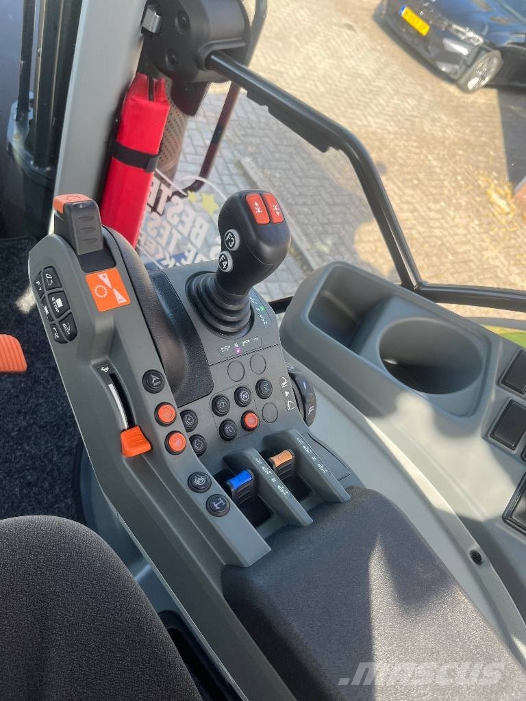 CLAAS Arion 530 Cis+ C-matic Traktori
