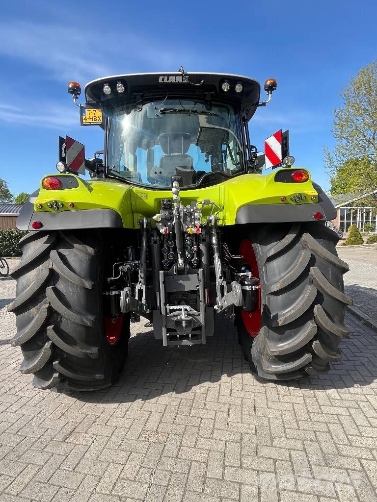 CLAAS Arion 530 Cis+ C-matic Traktori