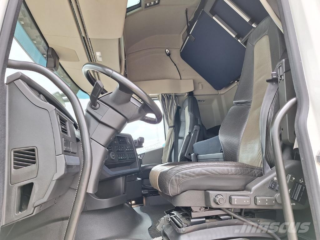 Volvo Vehicle Tractor 6x2-2 Standard Trækkere