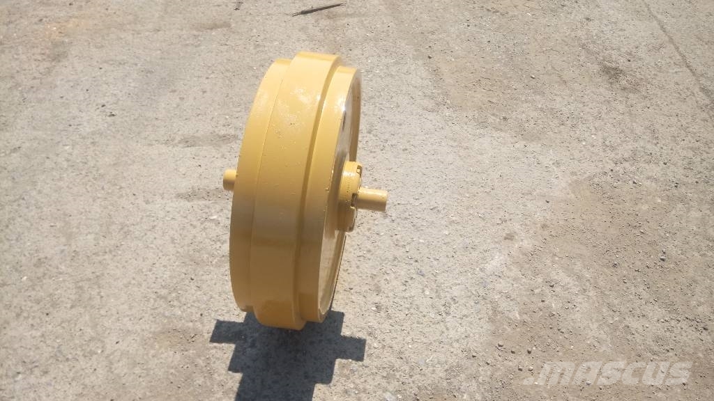  Idler (Τεμπέλης) for Caterpillar D6M Pásy, řetězy a podvozek