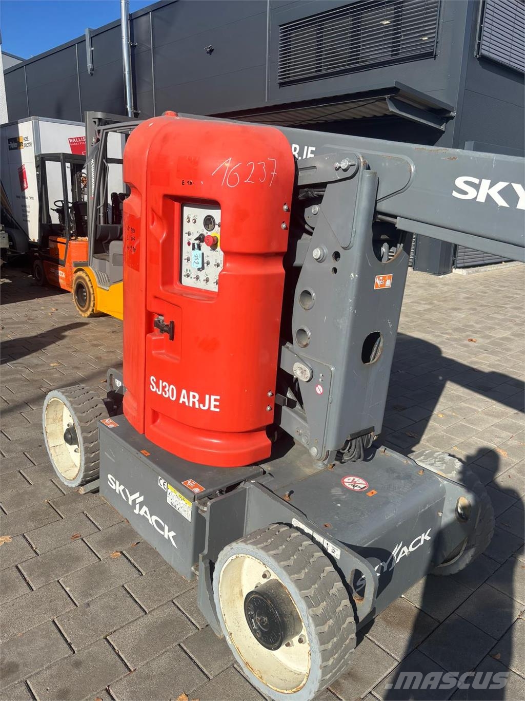 SkyJack SJ30ARJE 2WD Съчленени стрелови подемници