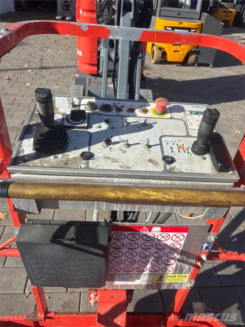SkyJack SJ30ARJE 2WD Съчленени стрелови подемници