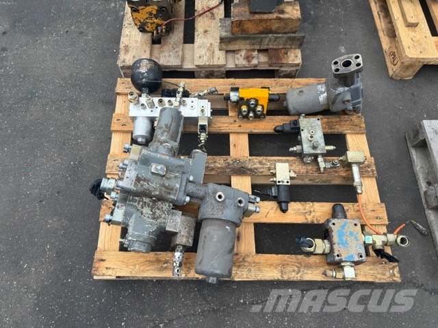 Liebherr R 954 B USED HYDRAULIC PARTS COMPLET هيدروليات