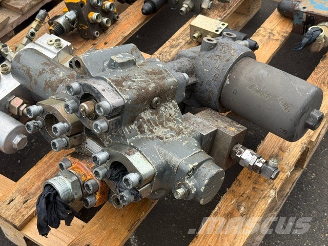 Liebherr R 954 B USED HYDRAULIC PARTS COMPLET هيدروليات
