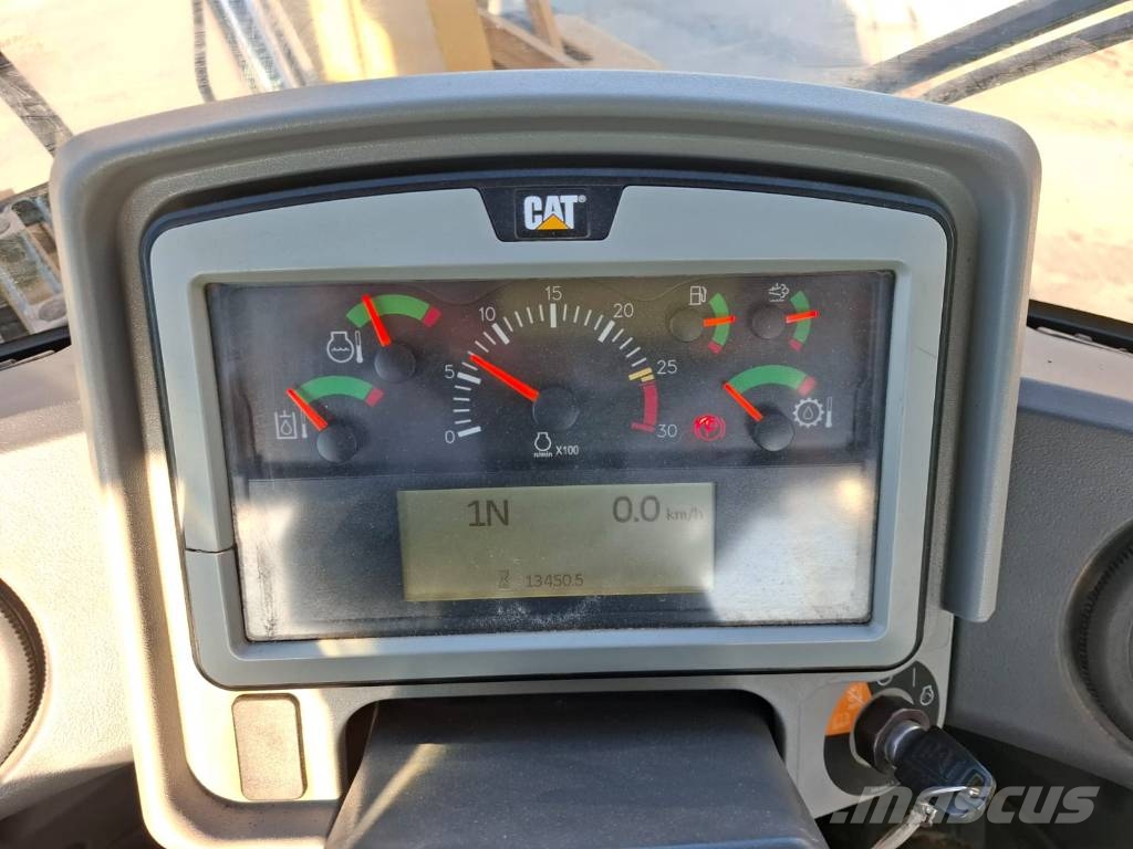 CAT 962 M Iekrāvēji uz riteņiem