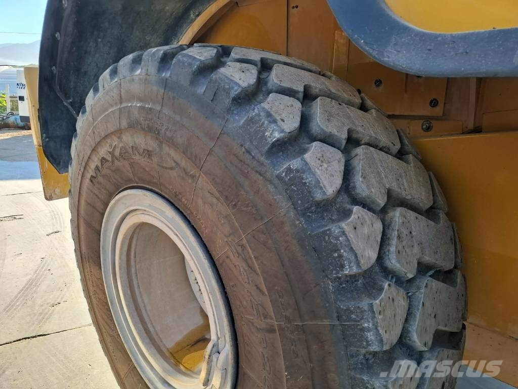CAT 962 M Iekrāvēji uz riteņiem
