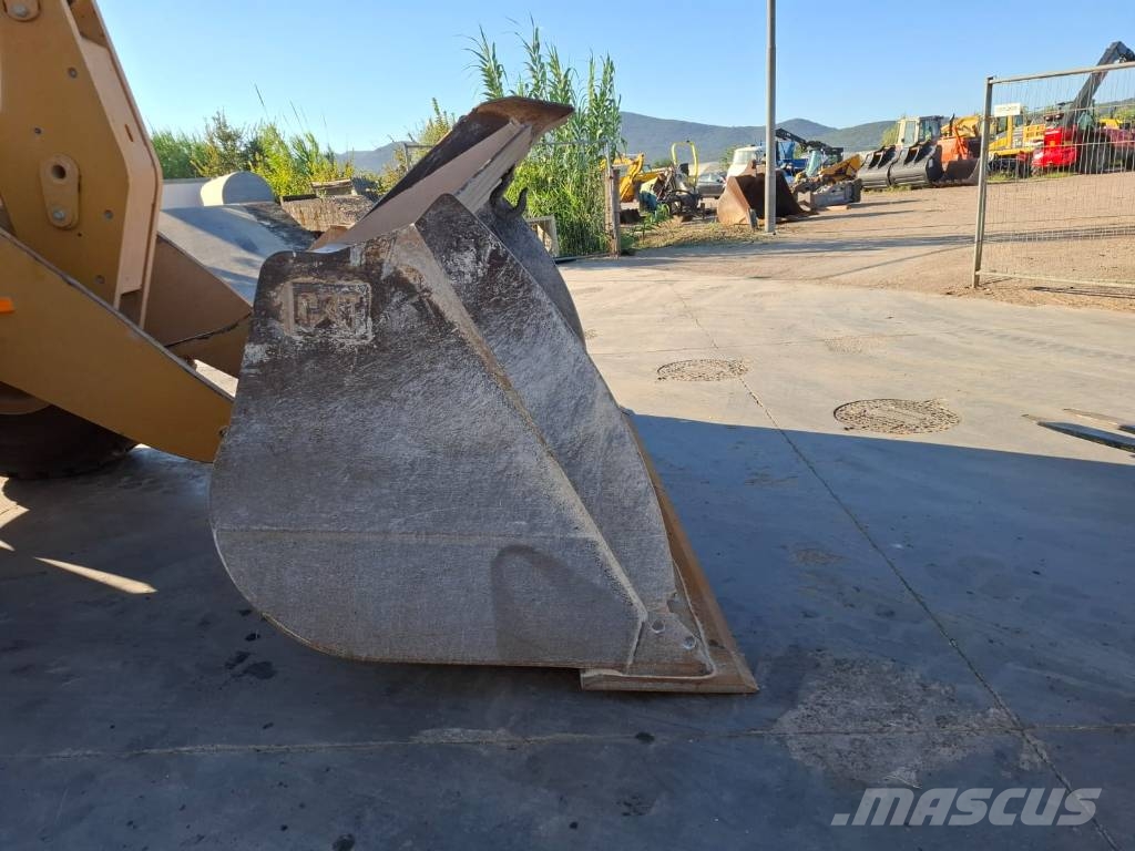 CAT 962 M Iekrāvēji uz riteņiem