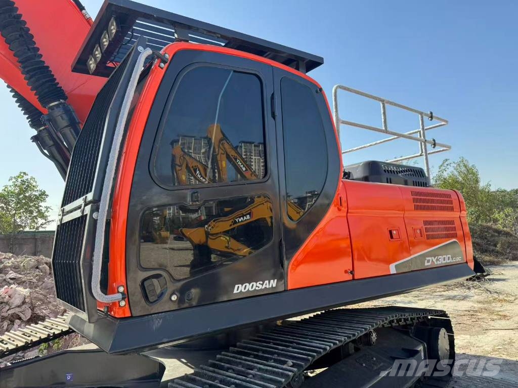 Doosan DX 300 Vikšriniai ekskavatoriai