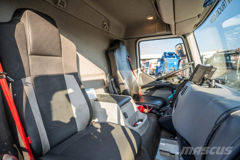 Renault MIDLUM 220 ALU CM 9.000L+4COMP Camiones cisternas