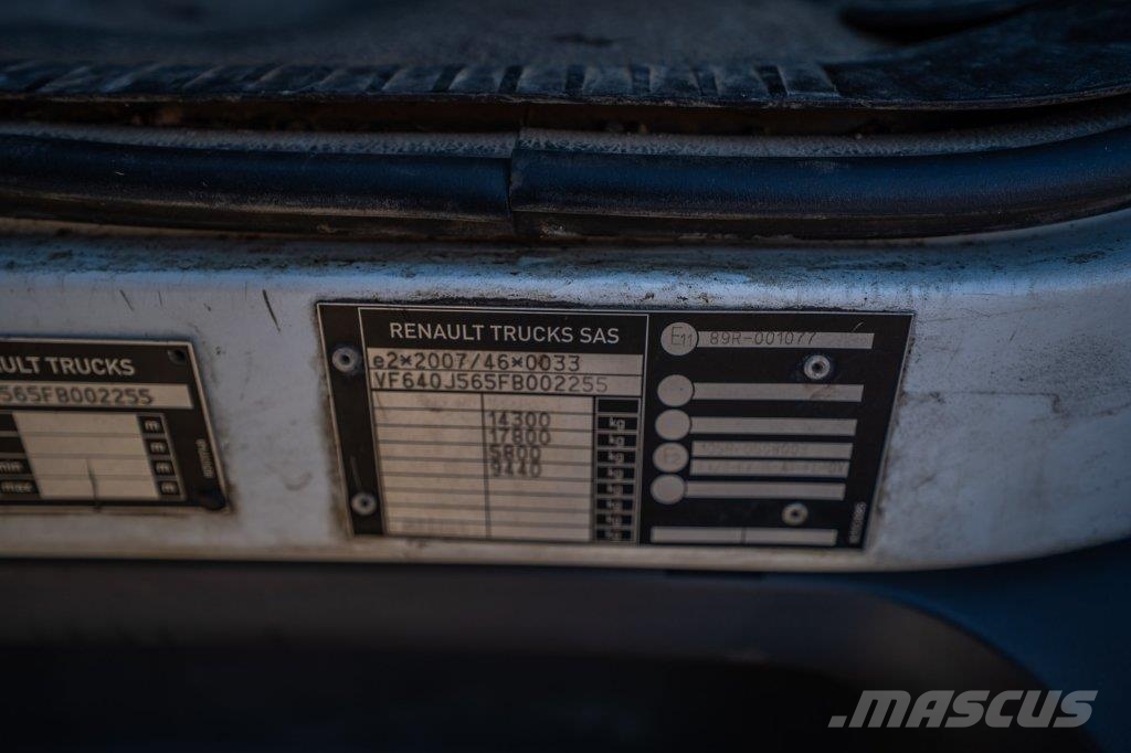 Renault MIDLUM 220 ALU CM 9.000L+4COMP Camiones cisternas