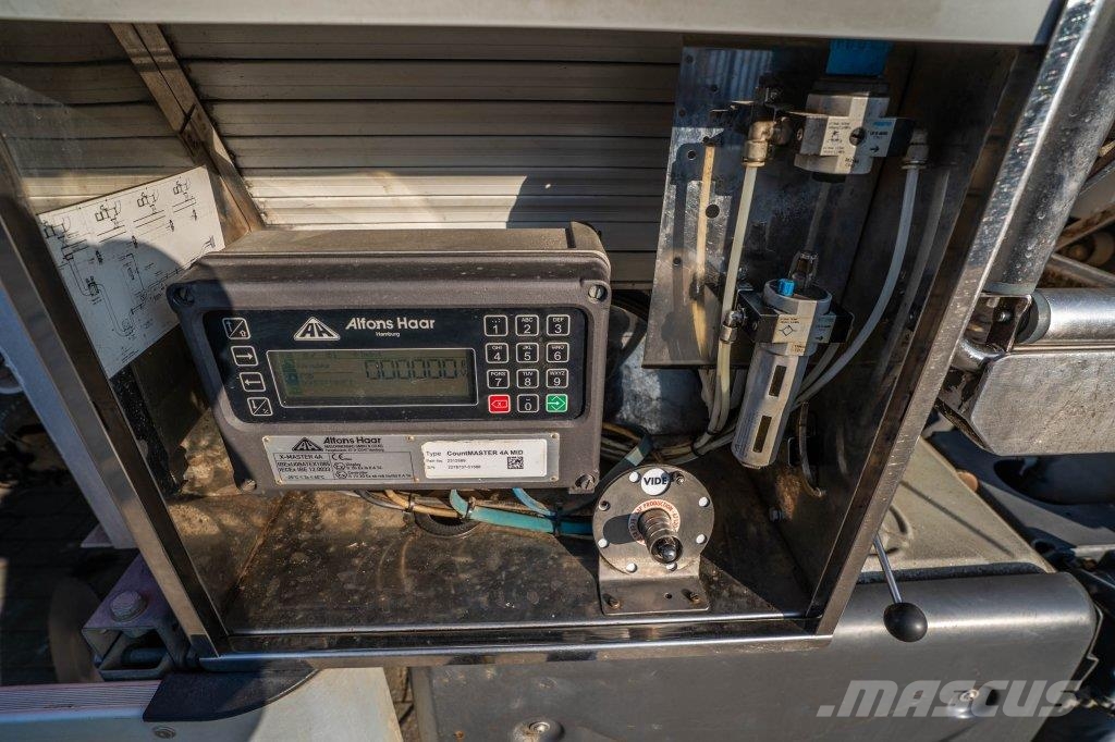 Renault MIDLUM 220 ALU CM 9.000L+4COMP Camiones cisternas