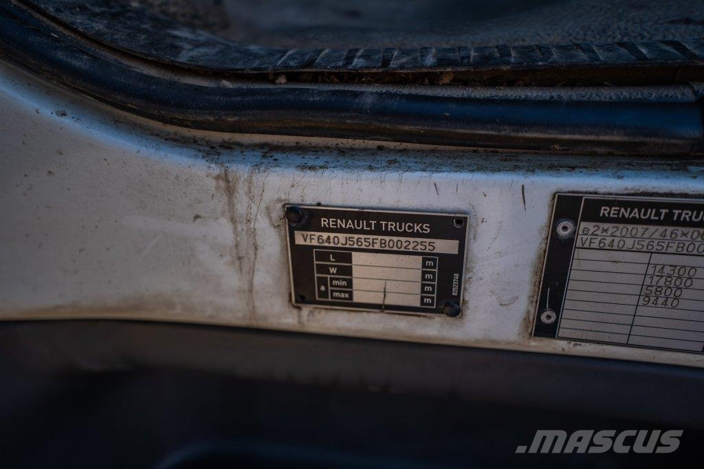 Renault MIDLUM 220 ALU CM 9.000L+4COMP Camiones cisternas