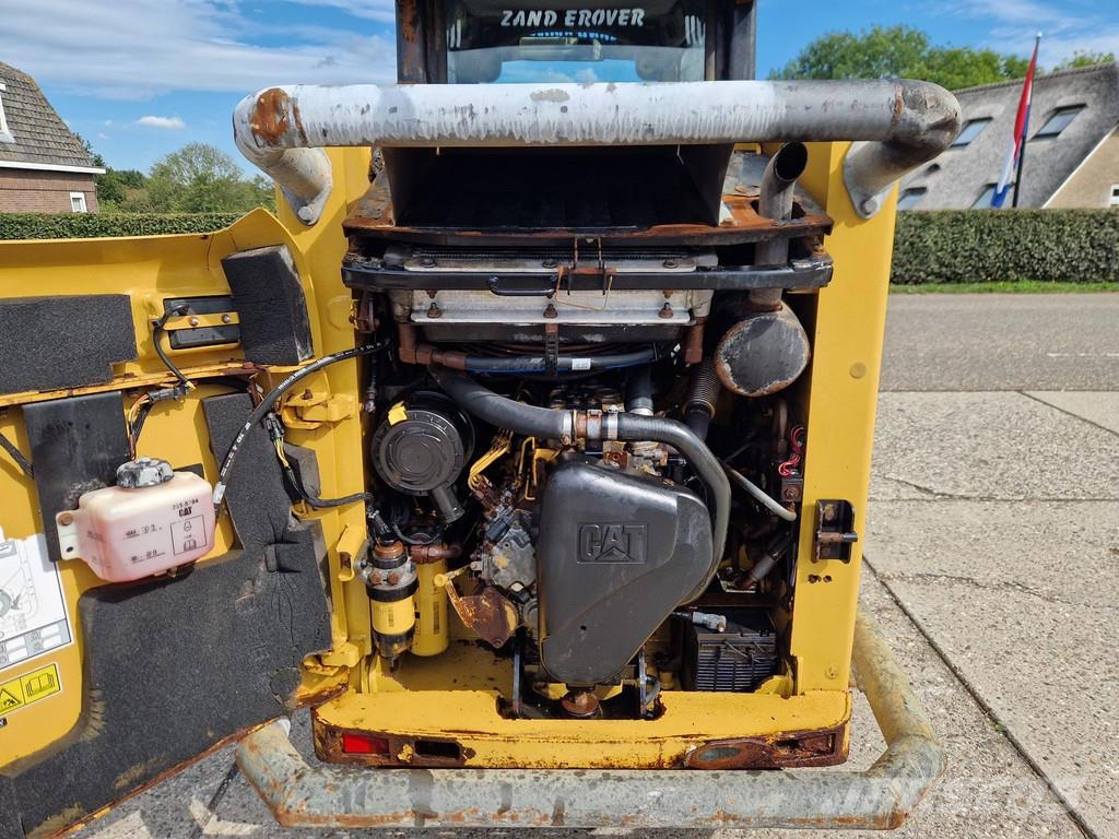 CAT 216B3 schranklader met 1191 uur Minicargadoras
