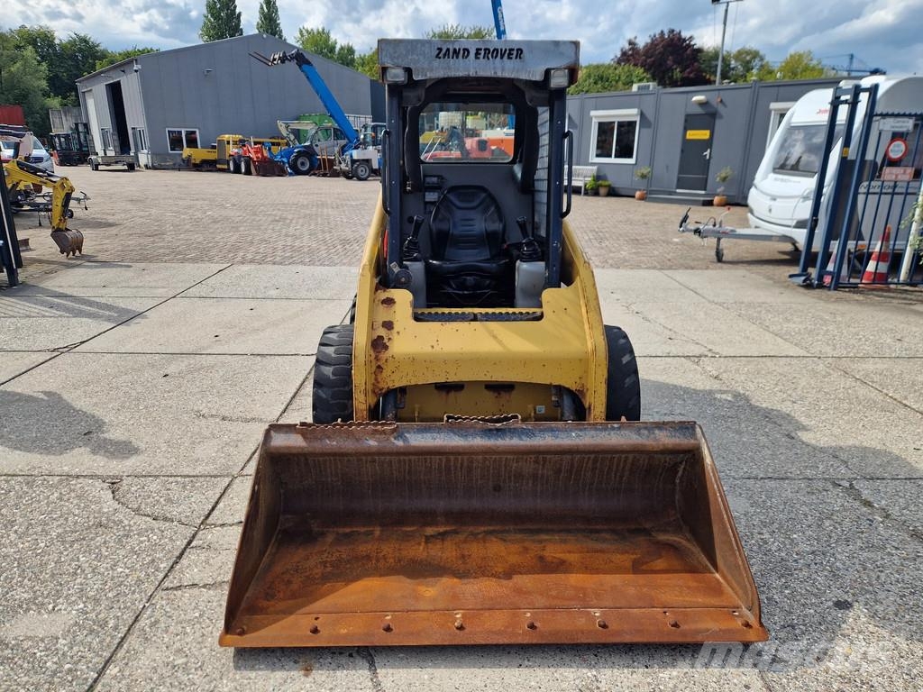 CAT 216B3 schranklader met 1191 uur Minicargadoras