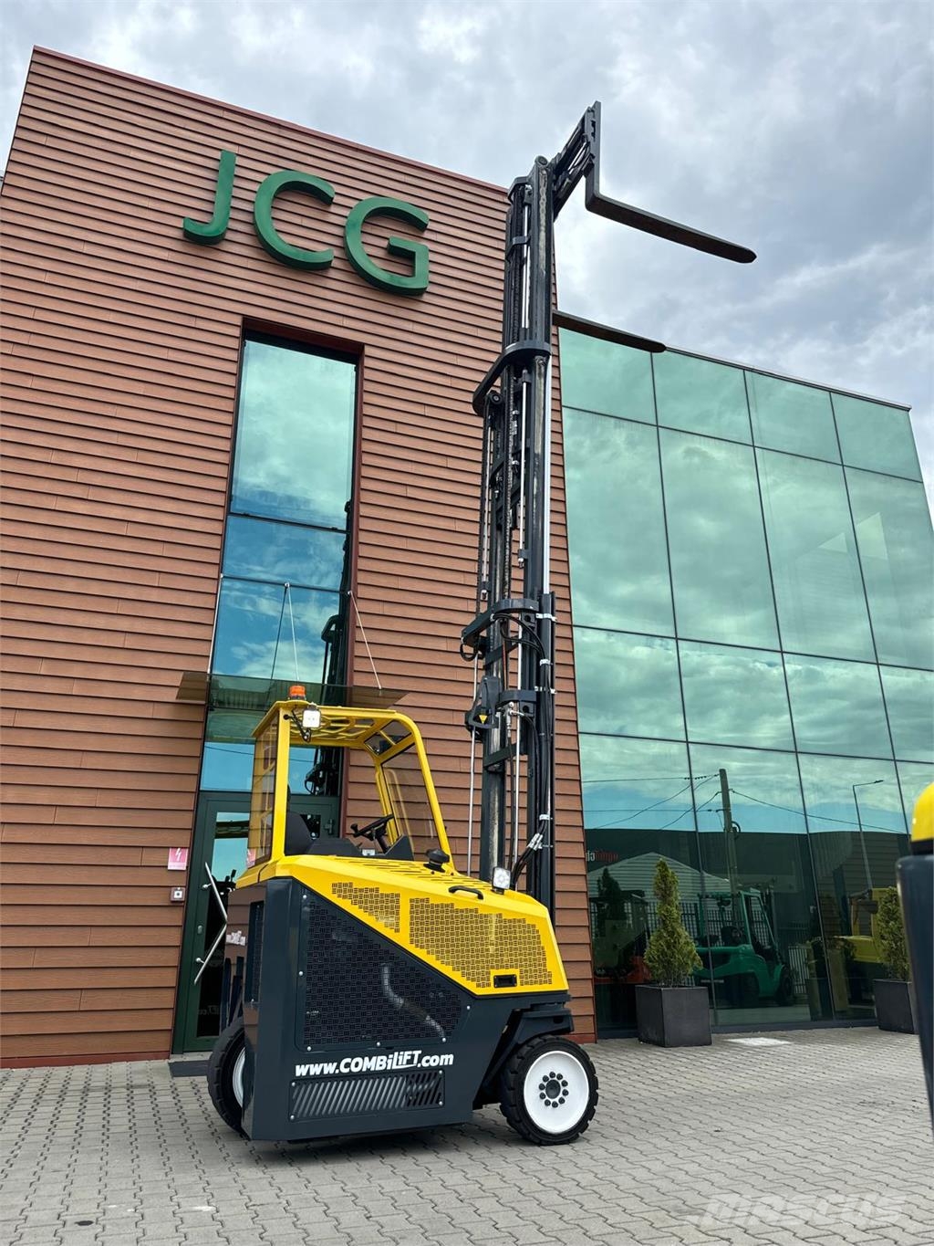 Combilift C4500CB // 2019 year // Triplex 6400 mm 四向前伸式堆高機(叉車)