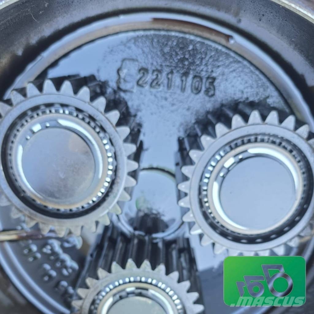 Valtra T150 Final drive Steering knuckle Hub 7400101662 A Rama i zawieszenie