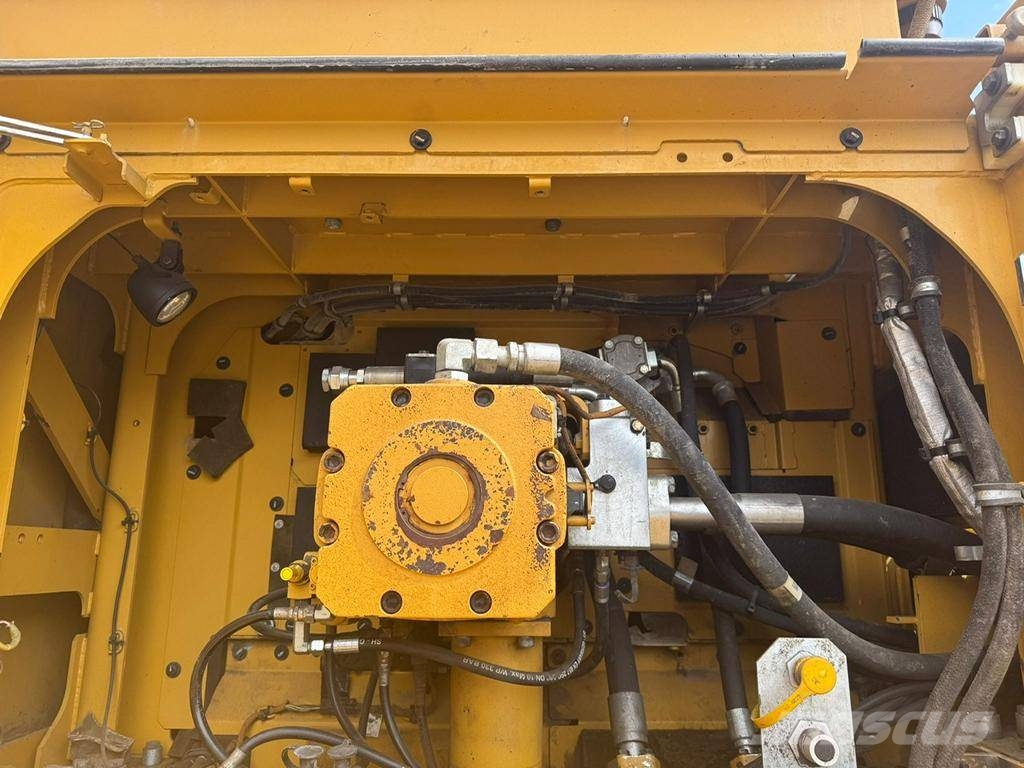 CAT 390FL ME Rupsgraafmachines