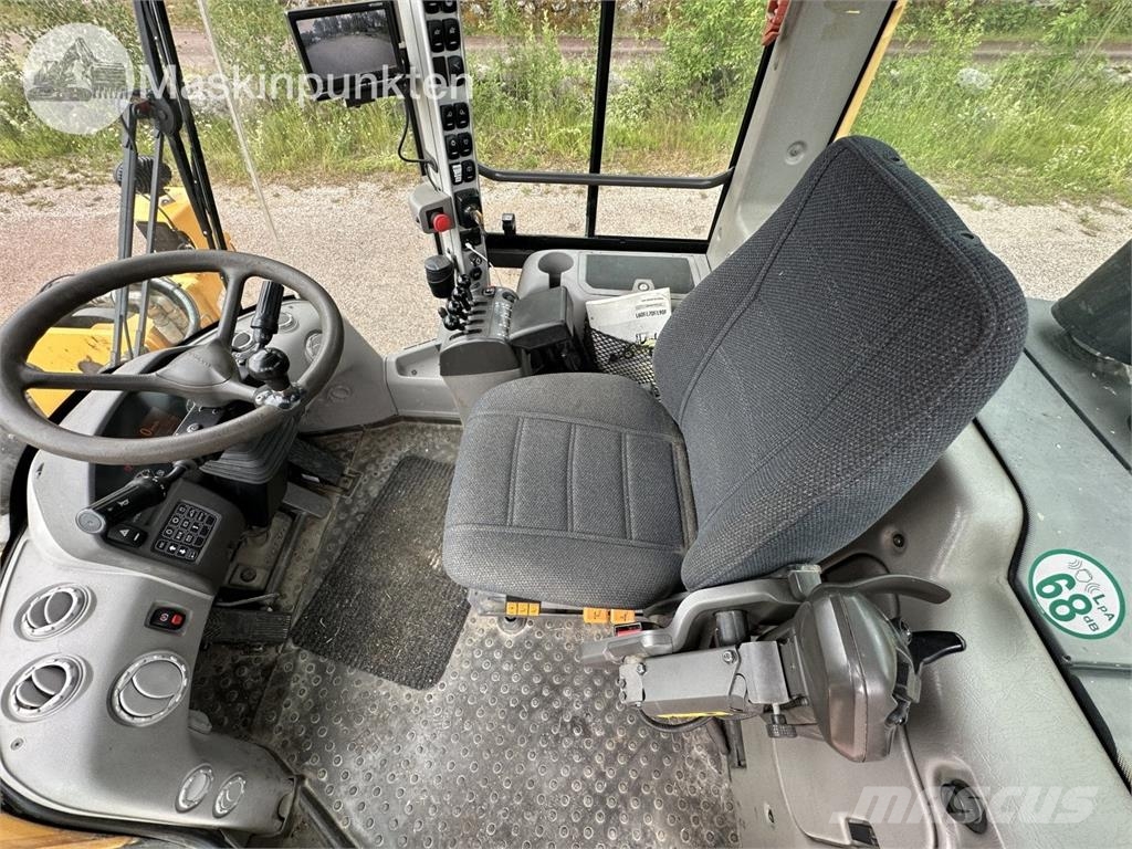 Volvo L90F Wheel loaders