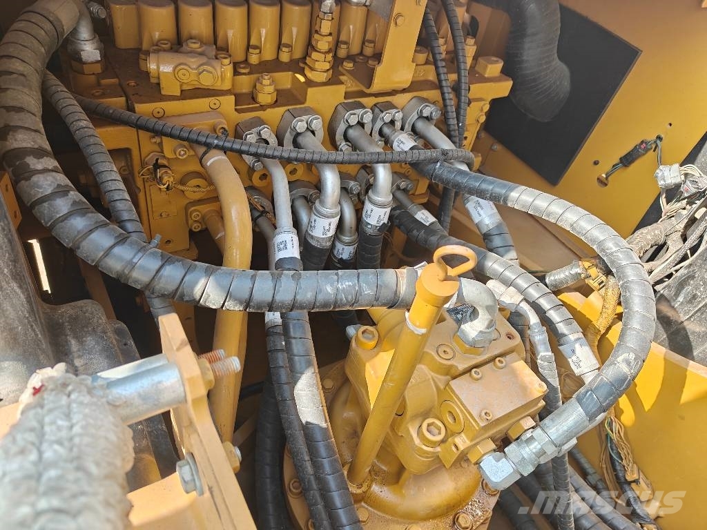 CAT 323 Escavadeiras de esteiras