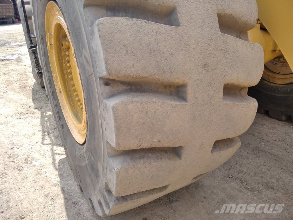CAT 988 B Chargeuse sur pneus