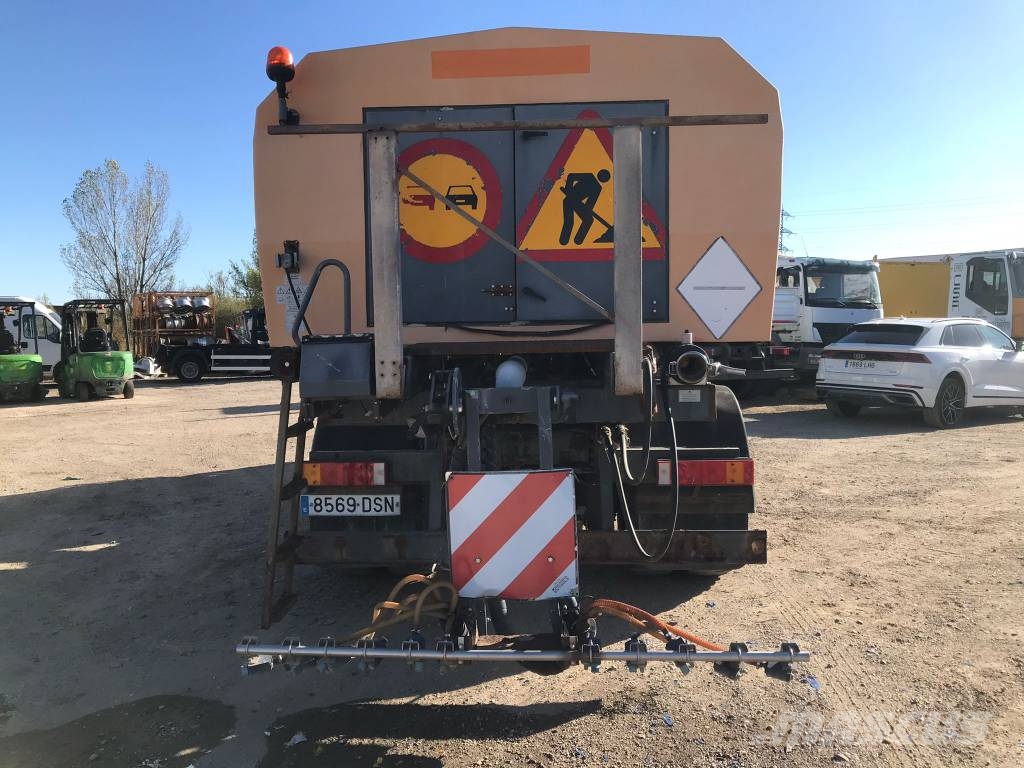 Iveco AD190T31W Tipper trucks
