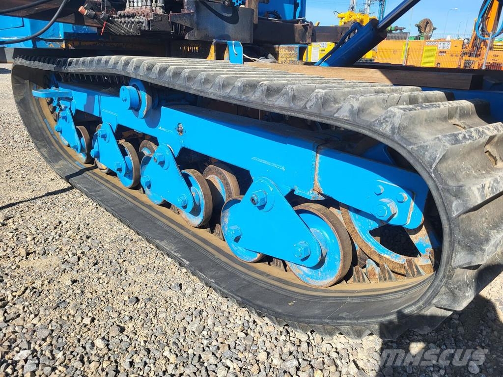 Morooka MST 600 with crane HIAB 031AW Raupendumper