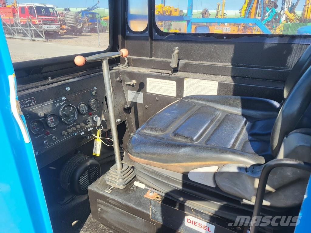 Morooka MST 600 with crane HIAB 031AW Raupendumper