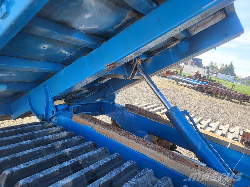 Morooka MST 600 with crane HIAB 031AW Raupendumper