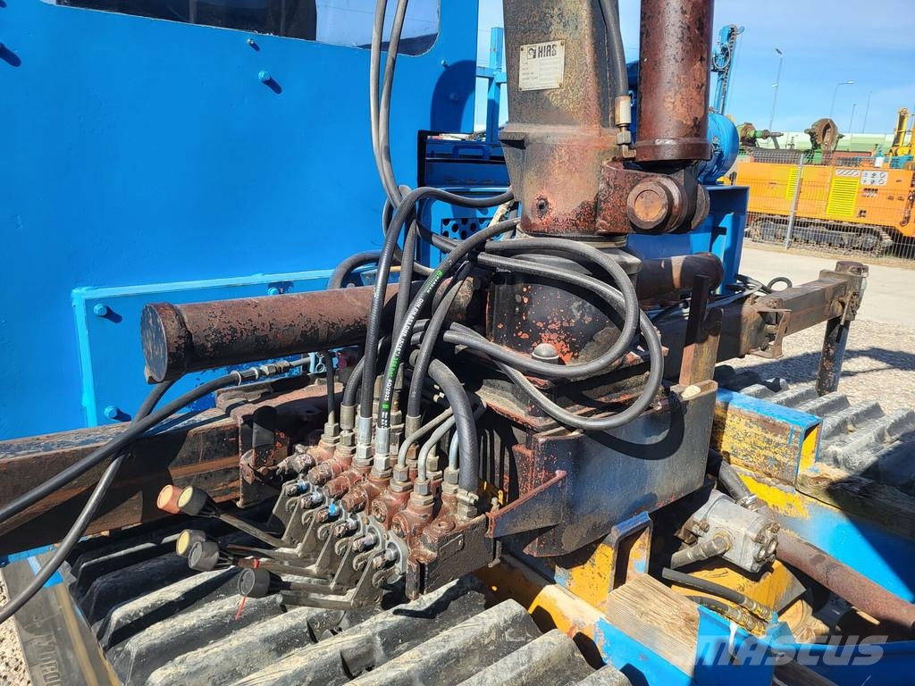 Morooka MST 600 with crane HIAB 031AW Raupendumper